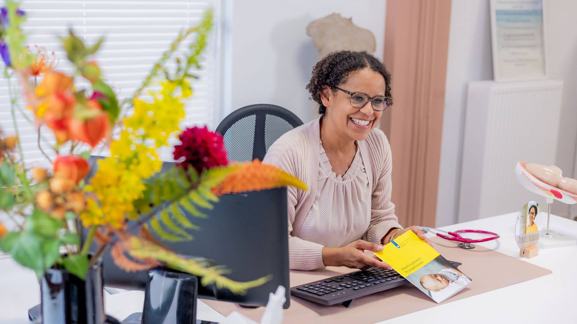 Om je dag en nacht van goede zorg te kunnen voorzien werken we met een team van verloskundigen